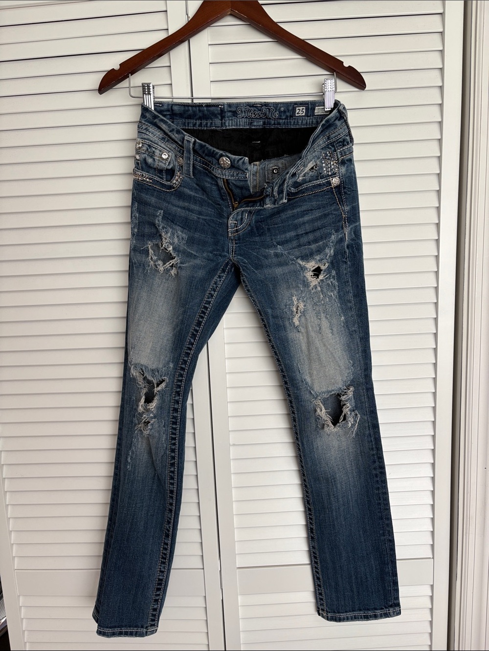 Miss Me Distressed Skinny Jeans in Washed Blue